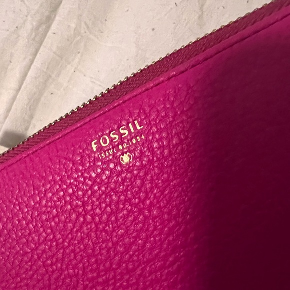 Hot Pink Fossil Wallet - Picture 5 of 7